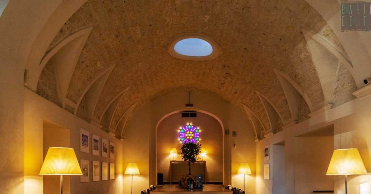 A Bari c'� un caff� ospitato in un edificio del 600 che fu residenza arcivescovile e convento
